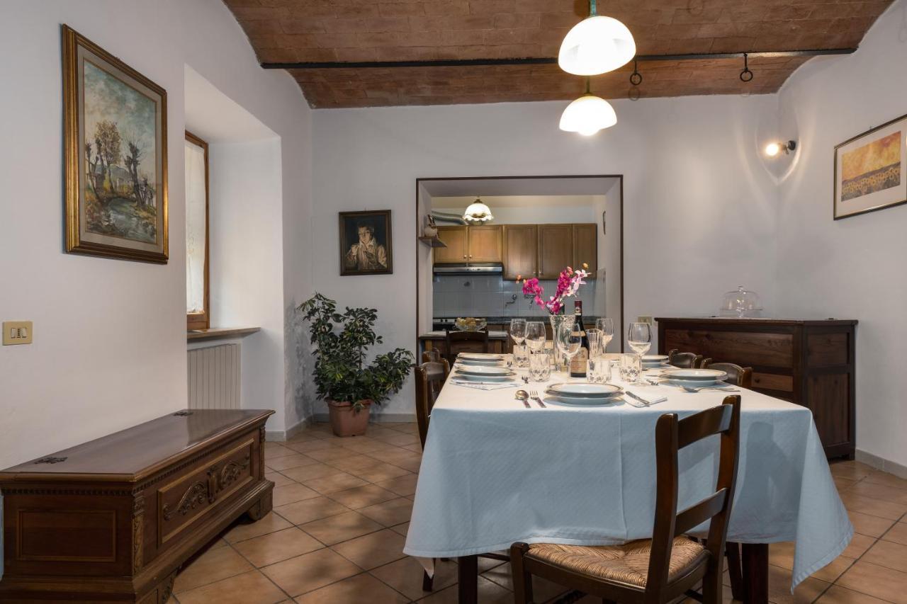 Enchanting Flat With Patio In Abbadia A Isola مونتيريجيوني المظهر الخارجي الصورة