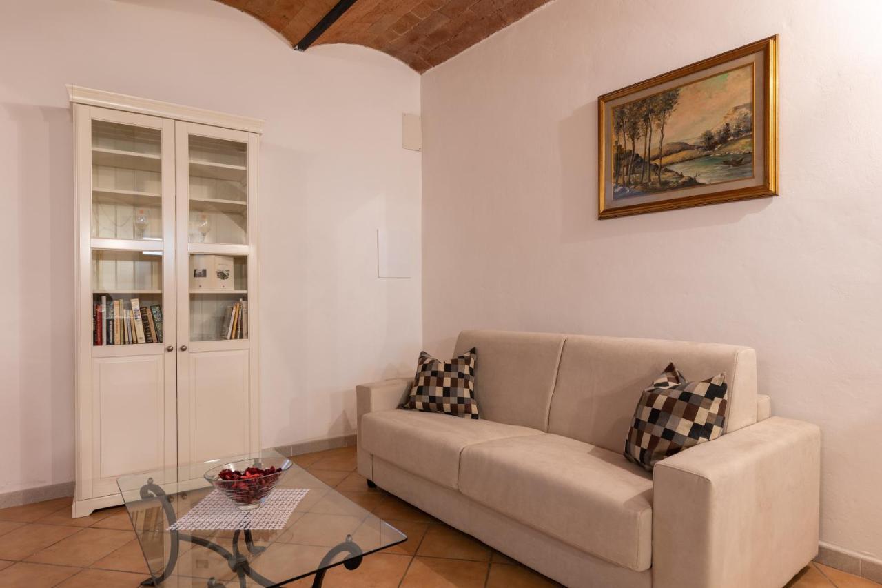 Enchanting Flat With Patio In Abbadia A Isola مونتيريجيوني المظهر الخارجي الصورة