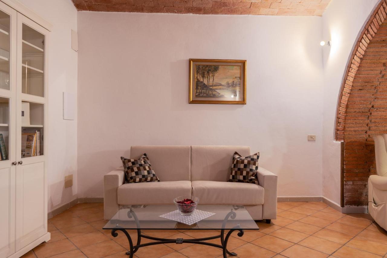 Enchanting Flat With Patio In Abbadia A Isola مونتيريجيوني المظهر الخارجي الصورة