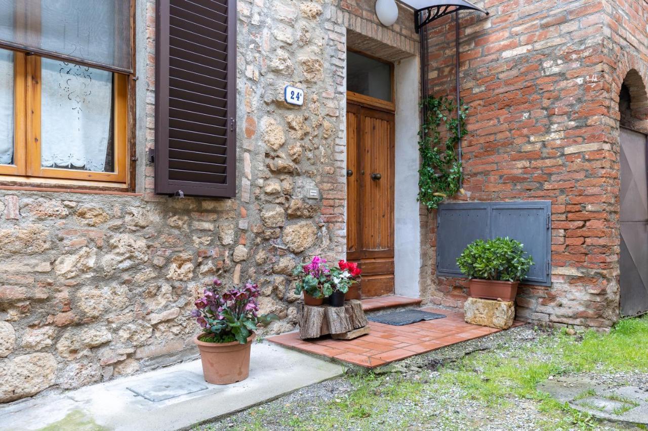 Enchanting Flat With Patio In Abbadia A Isola مونتيريجيوني المظهر الخارجي الصورة