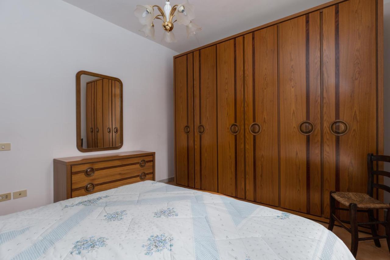Enchanting Flat With Patio In Abbadia A Isola مونتيريجيوني المظهر الخارجي الصورة